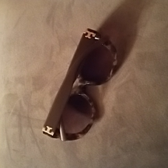 TORY BURCH SUNGLASSES ..BEAUTIFUL COLORS N LOOK - Picture 2 of 6